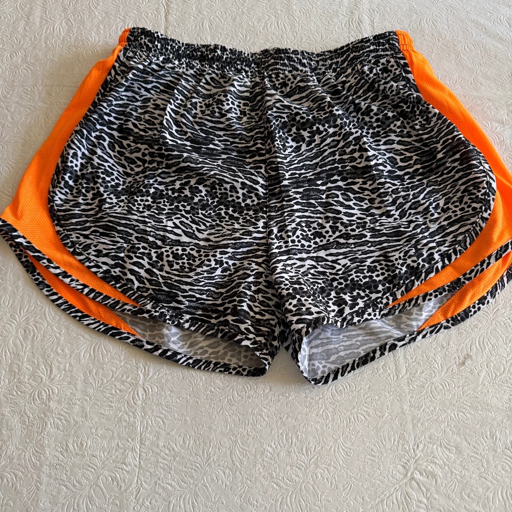 Dri Fit Wms leopard print running Shorts size Med